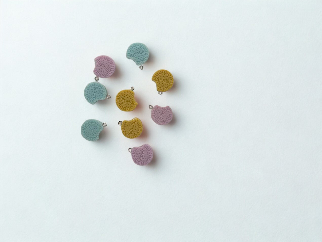 Biscotti A Ciondolo In Plastica Rigida | Meta Beauty